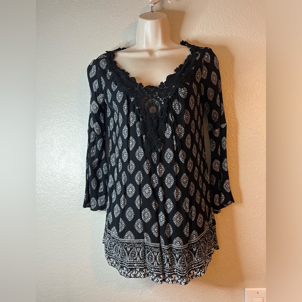 Socialite v-neck long sleeve tunic dress